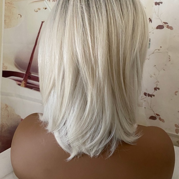 New platinum Bob synthetic lace front wig - Picture 3 of 11